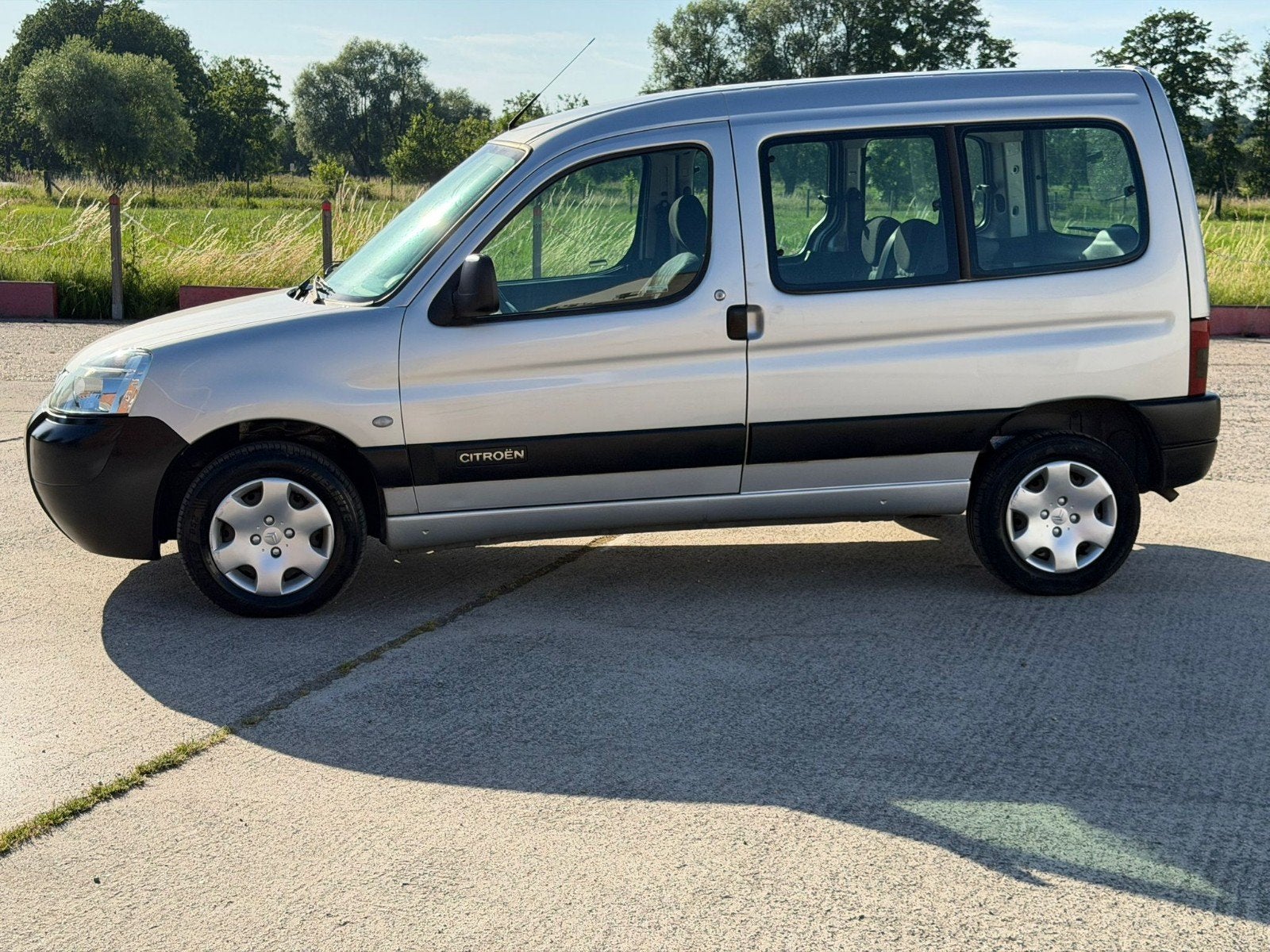 Citroën Berlingo 1.4 Benzine – 5 zitplaatsen – zeer nette st, Auto's, 4 deurs, Zwart, Metaalkleur, Zilver of Grijs