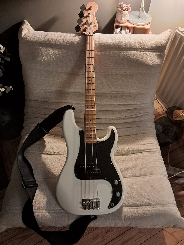 Fender Player Precision Bass, Musique & Instruments, Instruments à corde | Guitares | Basses, Enlèvement, Utilisé, Électrique