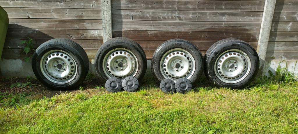 Set 16" VW Transporter T5 / T6 velgen + A-merk banden, Ophalen, 16 inch, Banden en Velgen, 205 mm