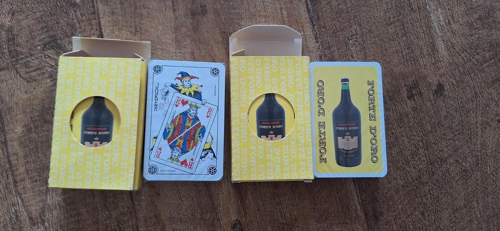 2 sets kaarten, Ophalen of Verzenden, Zo goed als nieuw, Speelkaart(en)