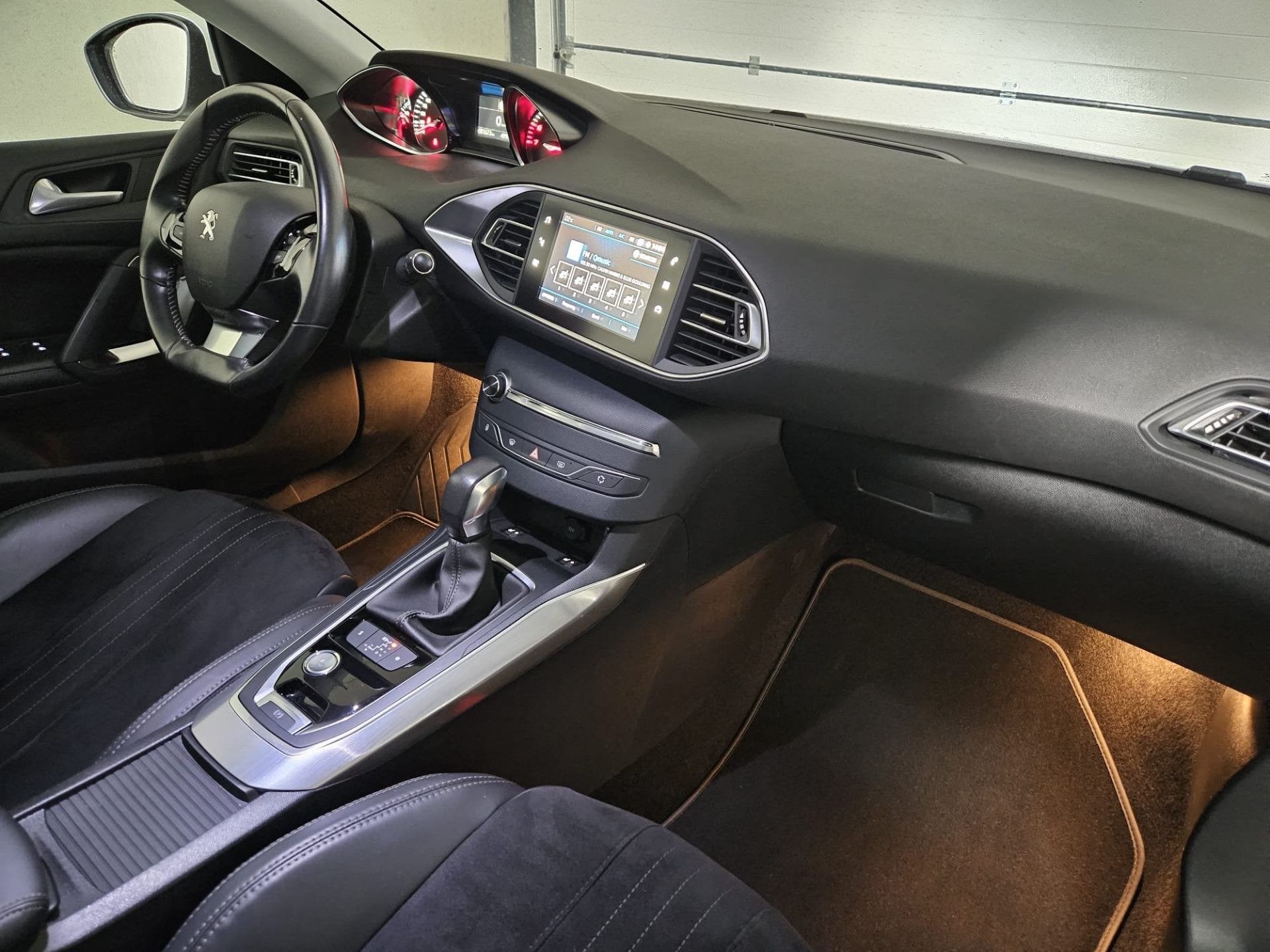 Peugeot 308 SW 1.2 Allure EAT8 AUTOMAAT - TREKHAAK - PANO DA, Achat, Euro 6, Entreprise, Commande vocale