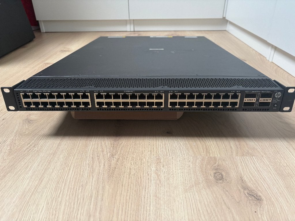 HPE HP 5900AF-48XGT-4QSFP+ Switch - JG336A, Computers en Software, Netwerk switches, Ophalen, Zo goed als nieuw