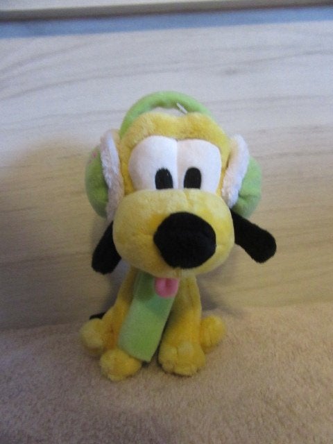 Disney : Pluto -- pluche - knuffel - winter - Disney, Enlèvement ou Envoi, Dingo ou Pluto, Comme neuf, Peluche