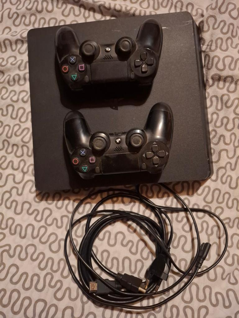 PS4 slim met kabels en 2 controllers, Ophalen, Met 2 controllers, Slim, 500 GB