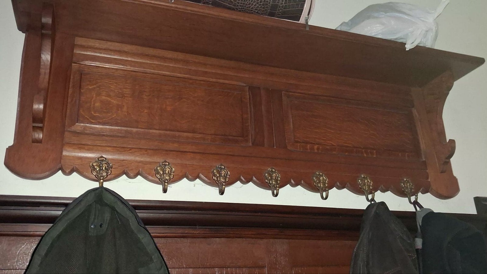 Beau porte-manteau en bois, Enlèvement