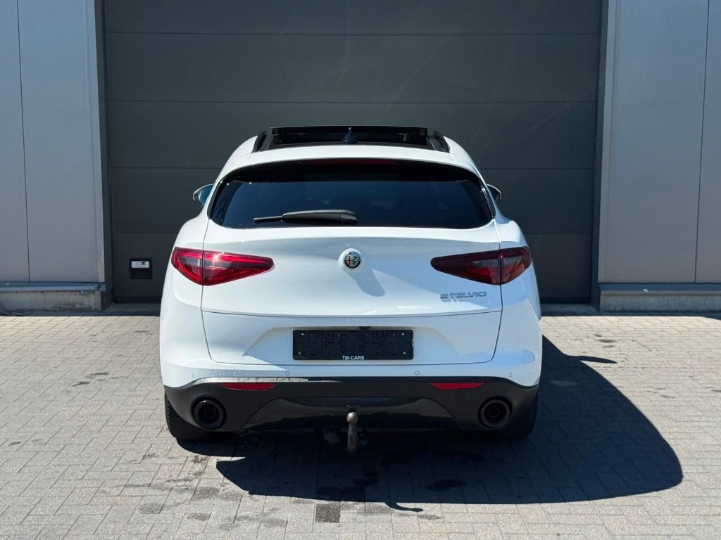 Alfa Romeo Stelvio automaat adaptive cruise controle, Auto's, Alfa Romeo, Dealer onderhouden, Bi-Xenon koplampen, 4 cilinders