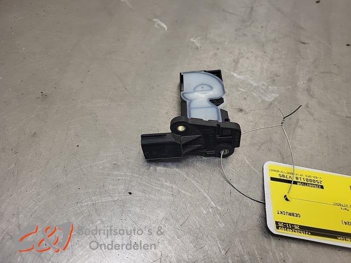 Compteur de masse d'air d'un Renault Trafic, Renault, -, 3 mois de garantie, Utilisé