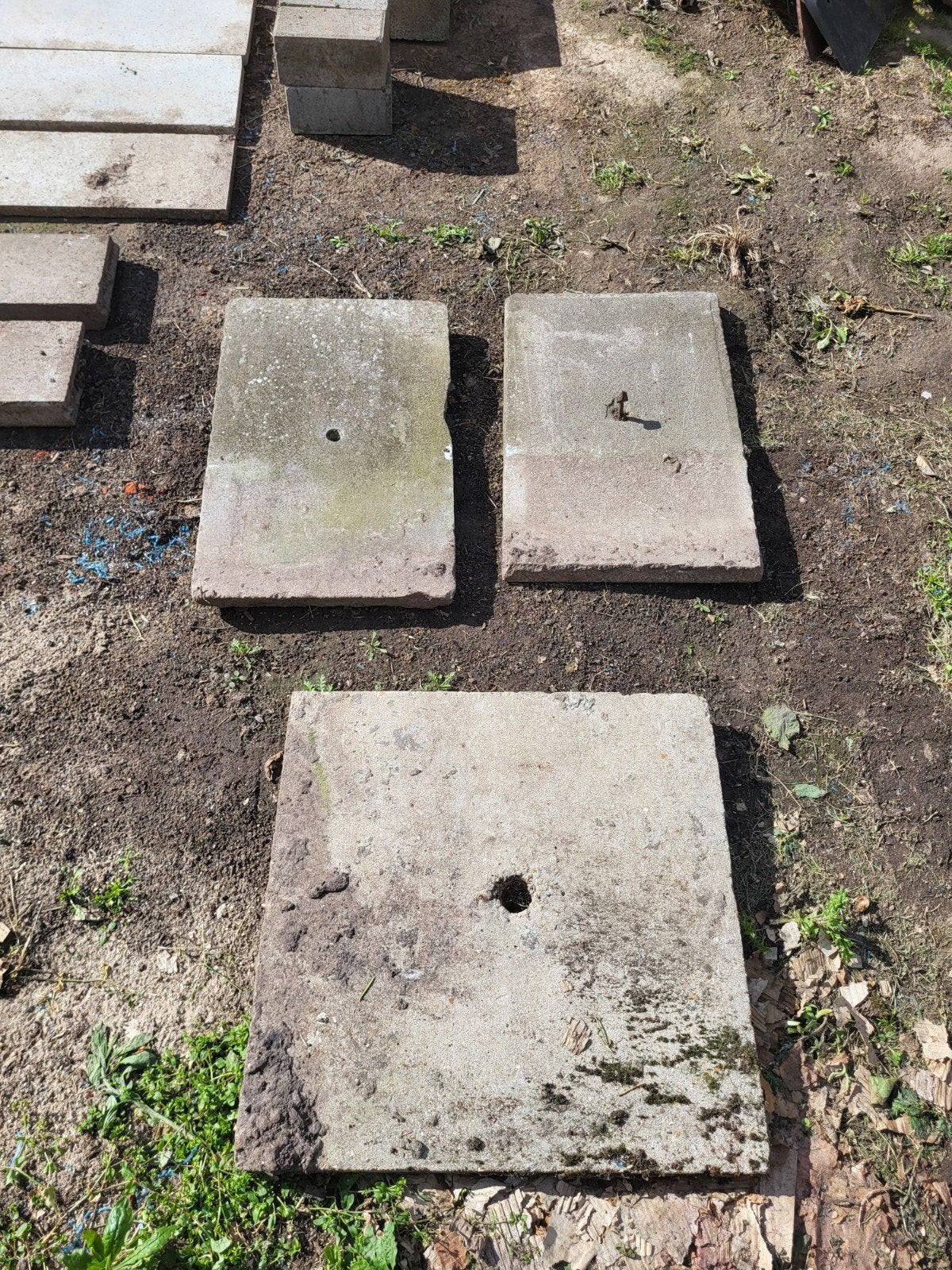 Betonnen putdeksels 2 stuks van 60cm x 40cm en 1 stuk van 69, Ophalen