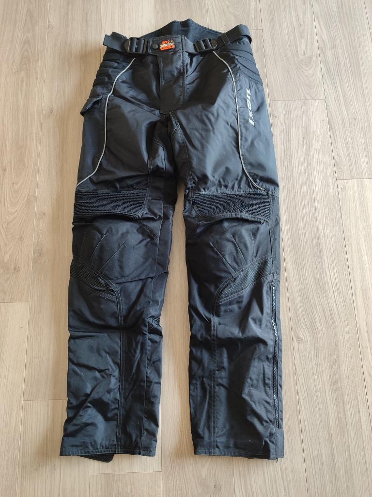 Motorbroek Ixon maat medium, Motoren, Kleding | Motorkleding, Ophalen, Broek | textiel, Ixon