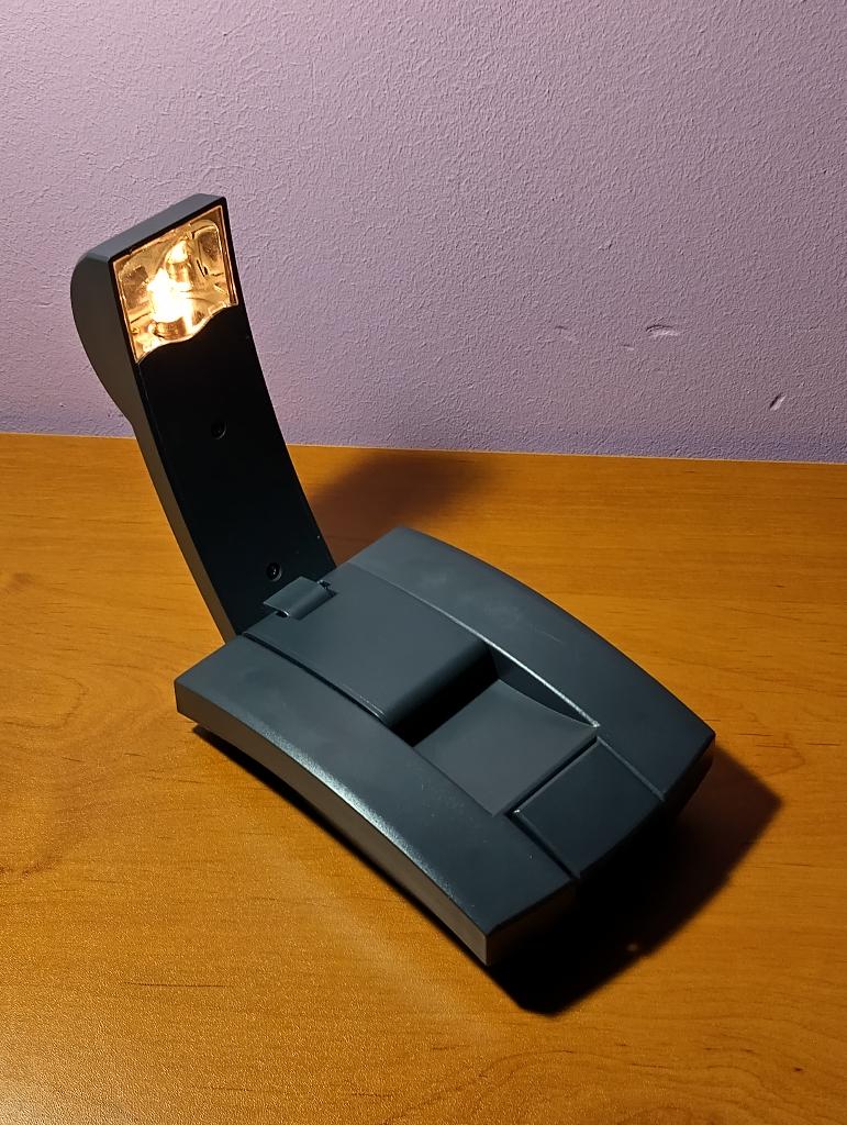 Lampe liseuse articulée à piles (non fourni) testé, Enlèvement, Comme neuf, Synthétique