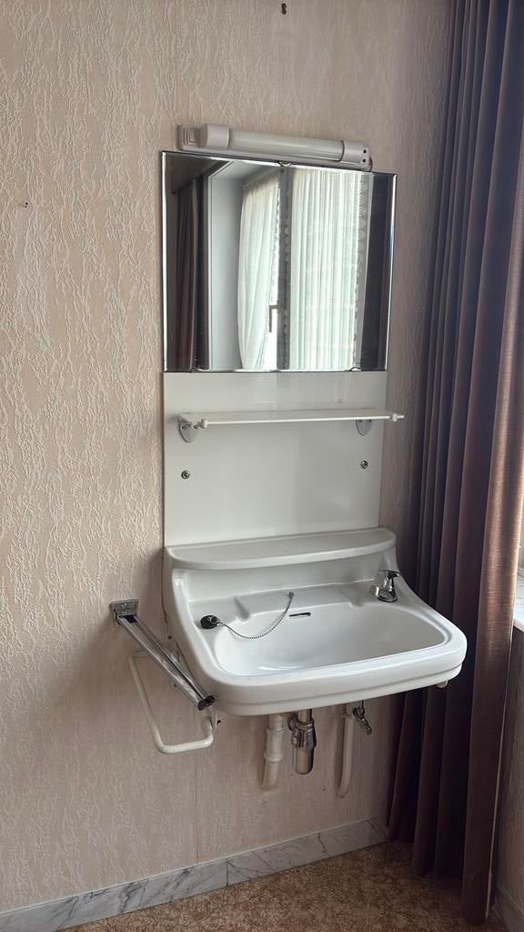 Lavabo met steunen en handdoekrek, Ophalen, Gebruikt