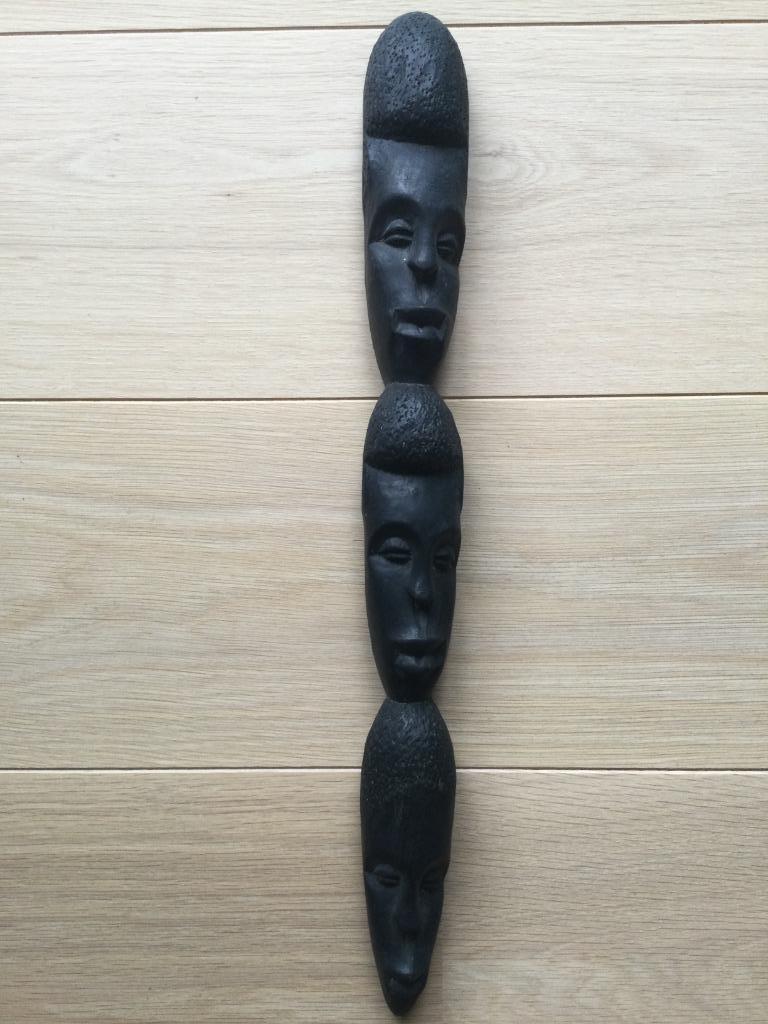 Ancienne sculpture murale africaine en bois, Enlèvement