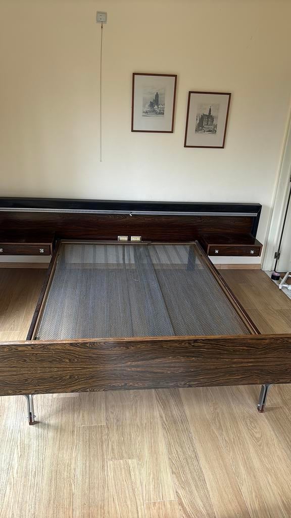 Vintage bed met bijhorend kastje, Ophalen, Gebruikt