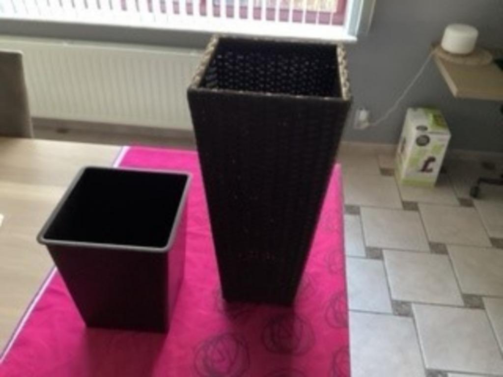GEVLOCHTEN BLOEMBAK GRIJS, Tuin en Terras, Bloempotten, Kunststof, Gebruikt, Vierkant, Balkon
