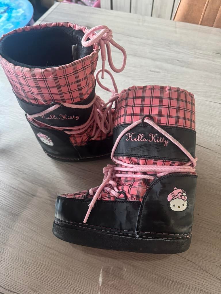 Bottes de neige de la marque Hello Kitty, taille 26-28, Enlèvement ou Envoi, Comme neuf, Hello Kitty, Fille