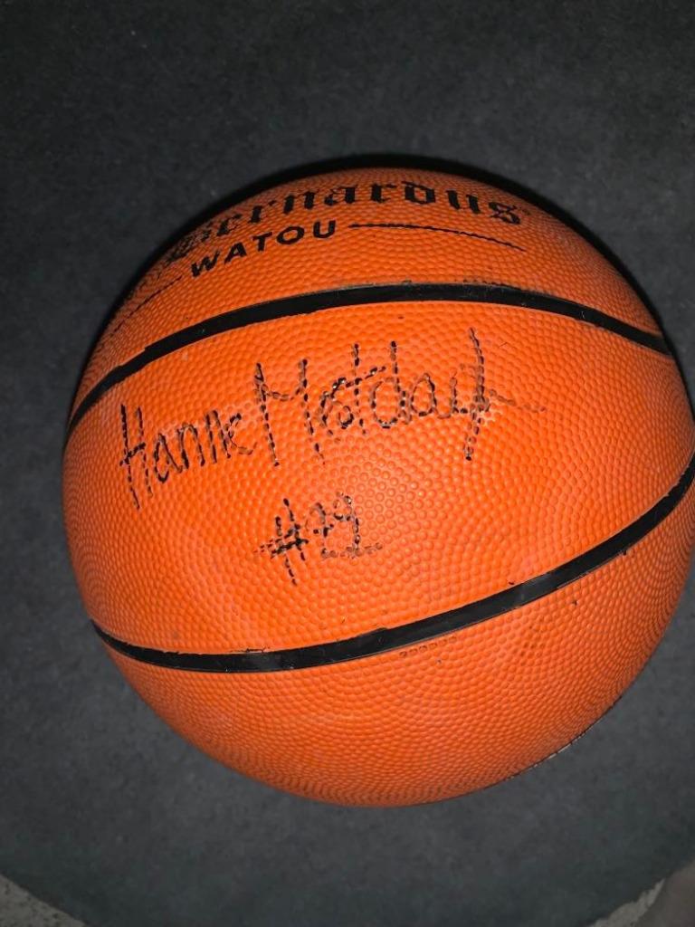 St.Bernardus basketbal, gesigneerd door Hanne, Kim en Phili, Ophalen of Verzenden