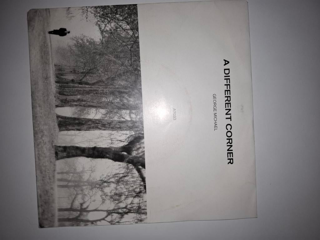 George Michael : a different corner, Verzenden, Zo goed als nieuw
