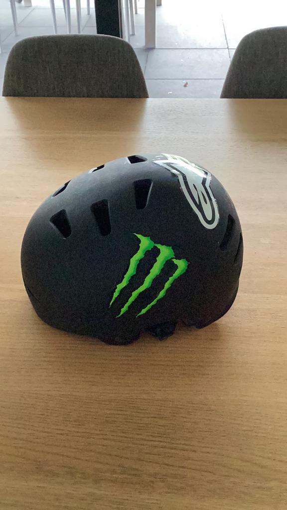 BMX helm en handschoenen, Fietsen en Brommers, Fietsaccessoires | Fietshelmen, Ophalen, Zo goed als nieuw