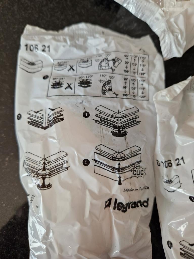 Legrand  buitenhoek (60 tot 120) voor wandgoot DLP design, Ophalen, Nieuw
