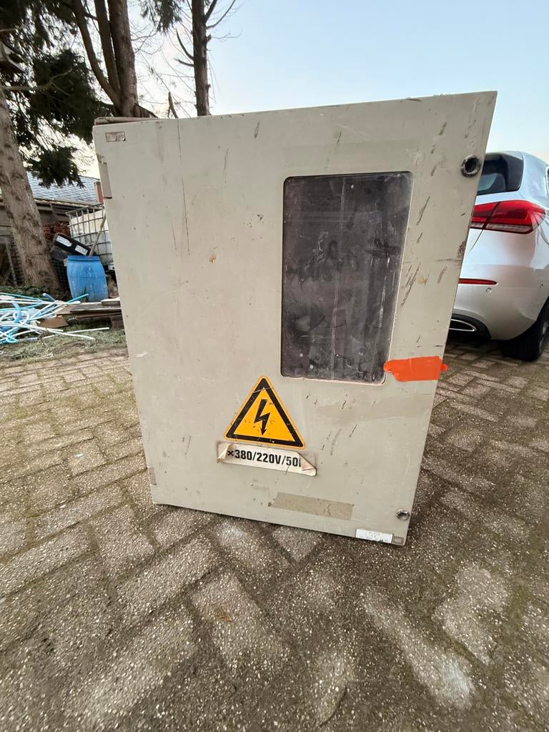 Werft kast voor 220/380 aansluiting, Doe-het-zelf en Bouw, Ophalen, Zo goed als nieuw