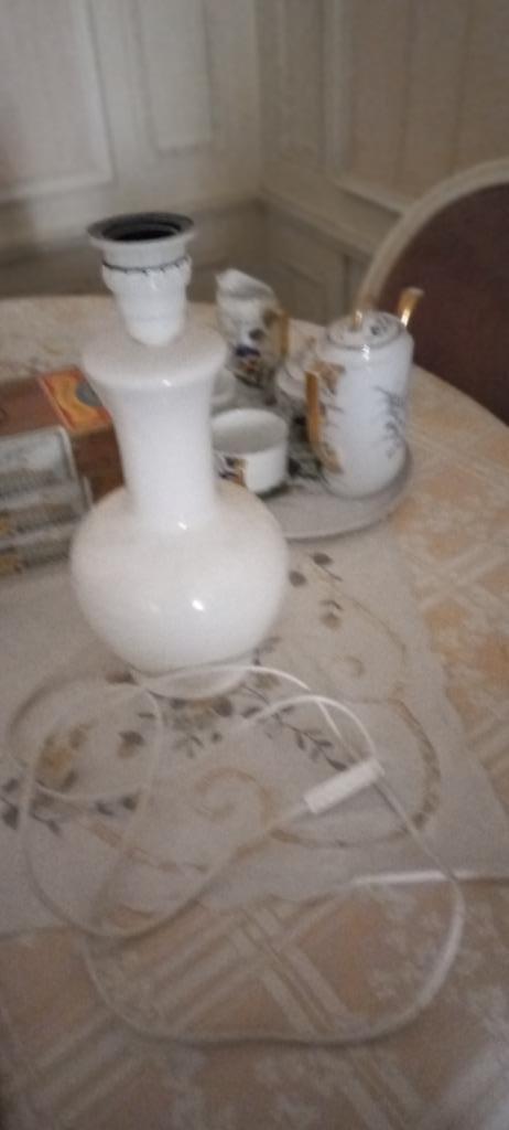 pied de lampe blanc en porcelaine, Maison & Meubles, Lampes | Autre, Enlèvement