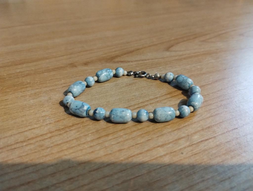Kralen armband, Handtassen en Accessoires, Armbanden, Zo goed als nieuw, Kunststof of Plastic, Blauw, Met bedels of kralen, Ophalen of Verzenden