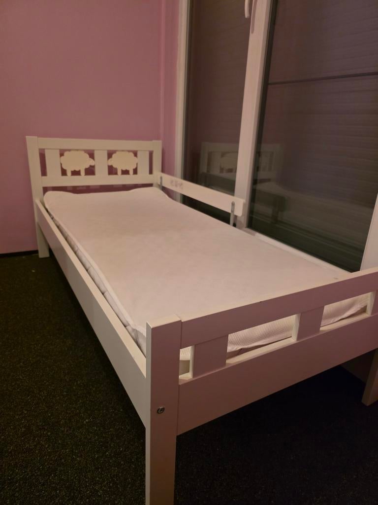 Kinderbed incl lattenbodem matras bescherming, Ophalen, 140 tot 160 cm, Zo goed als nieuw, Lattenbodem