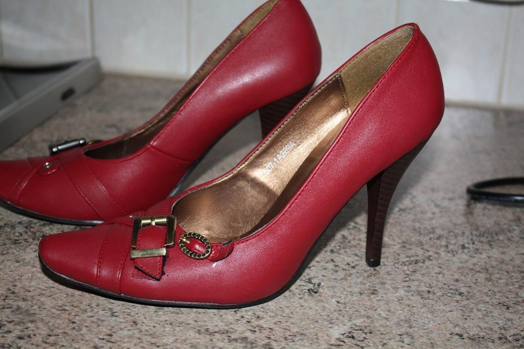 NIEUW schoenen m37 meer 37,5 Rood, Ophalen, Nieuw, Rood