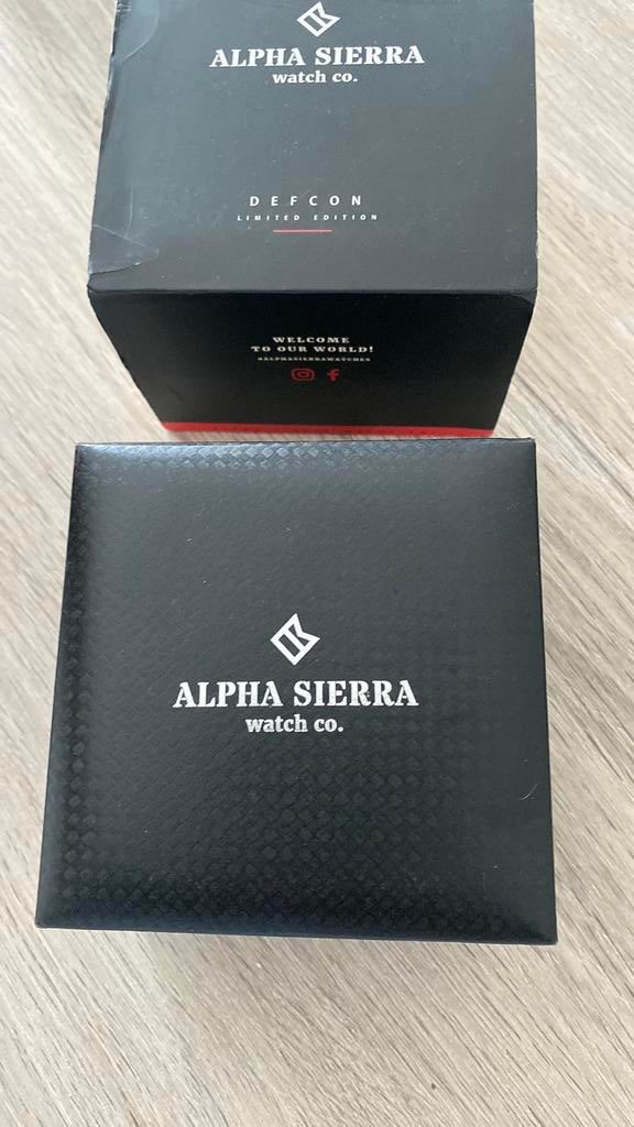Montre Alpha sierra, Ophalen of Verzenden, Zo goed als nieuw