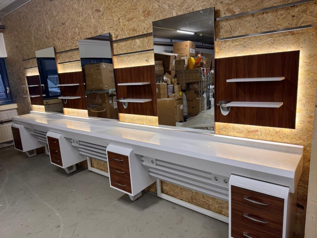 heren kapsalon kapper aptafel spiegel hout bruin wit barbier, Huis en Inrichting, Ophalen of Verzenden, Zo goed als nieuw