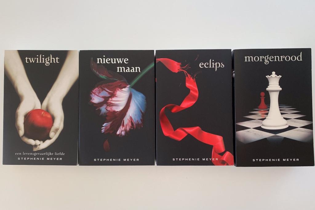 Twilight (Stephenie Meyer) complete set 4 boeken, Boeken, Ophalen of Verzenden, Gelezen, Stephenie Meyer