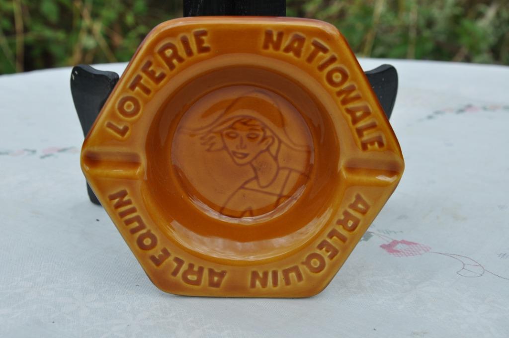 cendrier publicitaire loterie nationale arlequin moutarde (2, Ophalen of Verzenden, Zo goed als nieuw, Overige typen