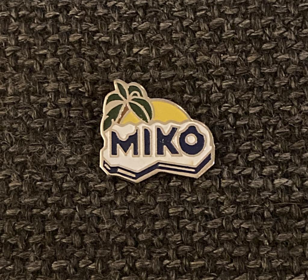 PIN - MIKO - PASSION - GLACIER - ROOMIJS - CRÈME-GLACÉE, Verzenden, Gebruikt, Merk, Speldje of Pin