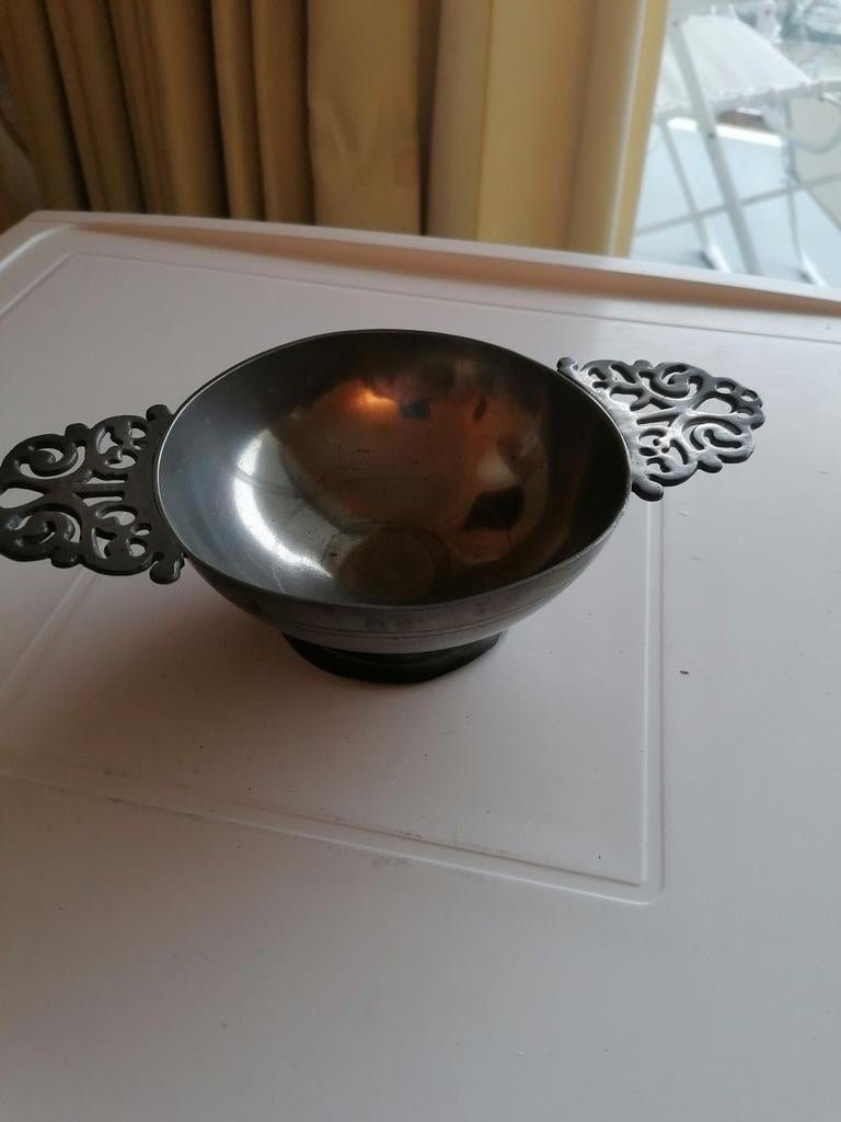 Tinnen schaaltje, Ophalen