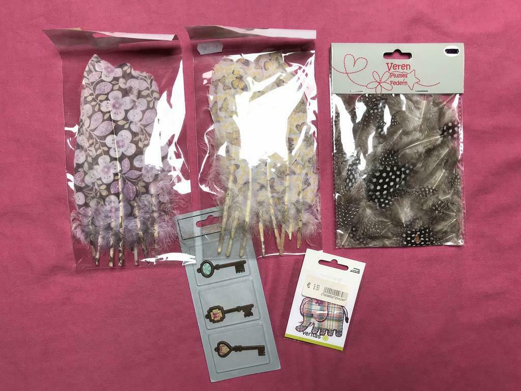 Lot plumes + clés pendentifs + éléphant écusson neufs, Hobby & Loisirs créatifs, Neuf