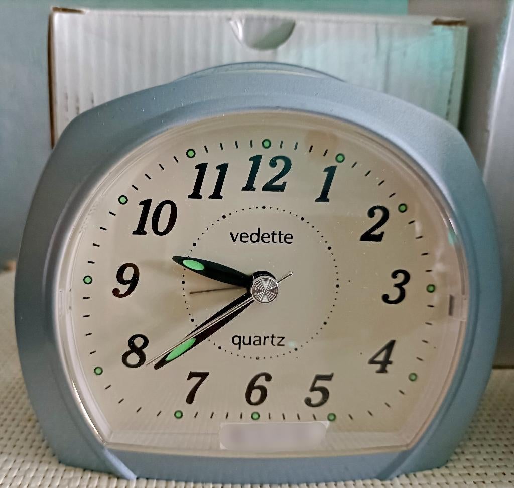 Grand réveil VEDETTE quartz, bleu, lumière, silencieux, neuf, Neuf, Réveil, Bleu, Enlèvement ou Envoi