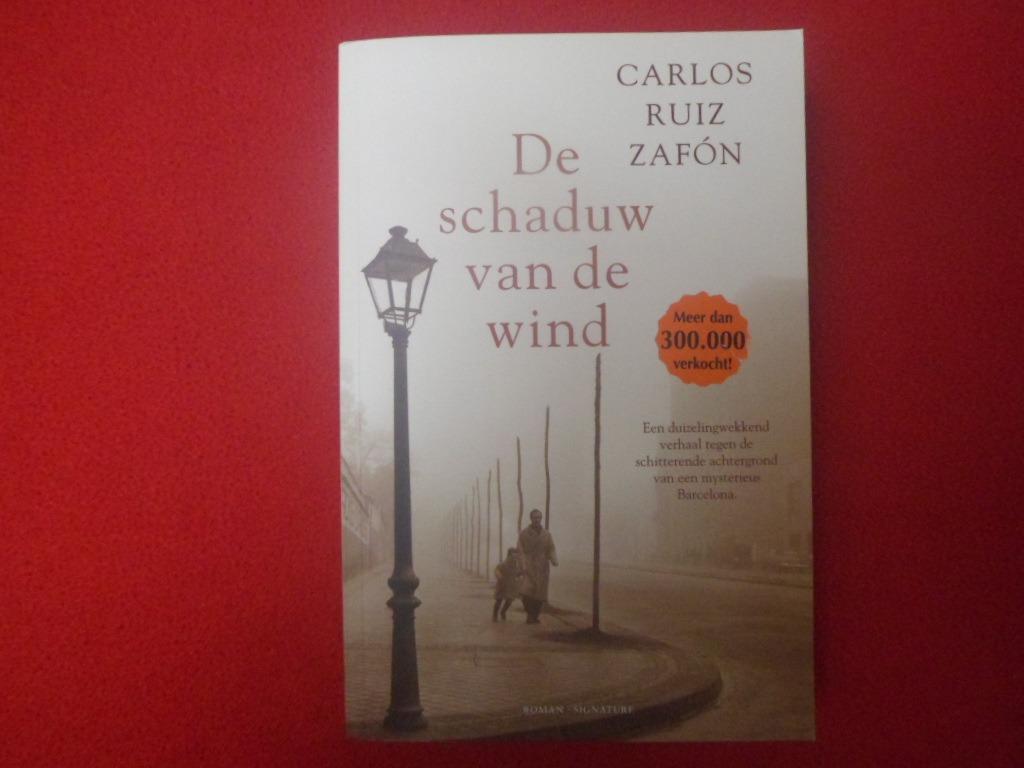 Carlos Ruiz Zafon: De schaduw van de wind, Carlos Ruiz Zafon, Ophalen of Verzenden, Zo goed als nieuw, Nederland