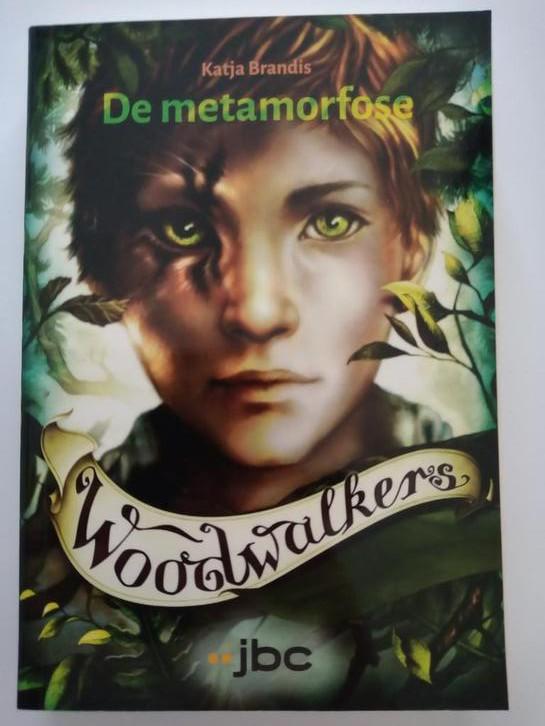 Katja Brandis - Woodwalkers De metamorfose, Boeken, Ophalen of Verzenden, Zo goed als nieuw