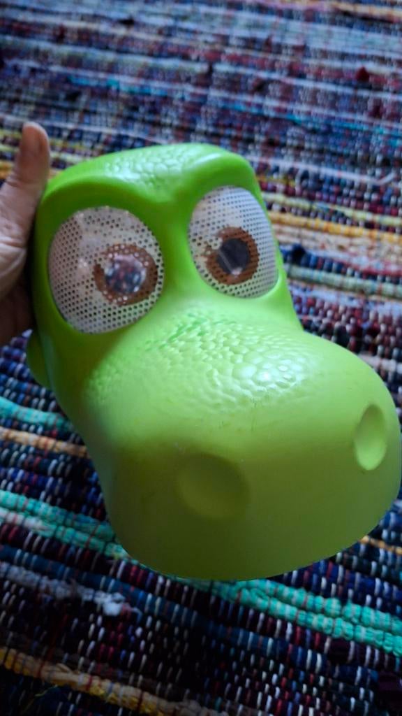 Dino masker, Ophalen