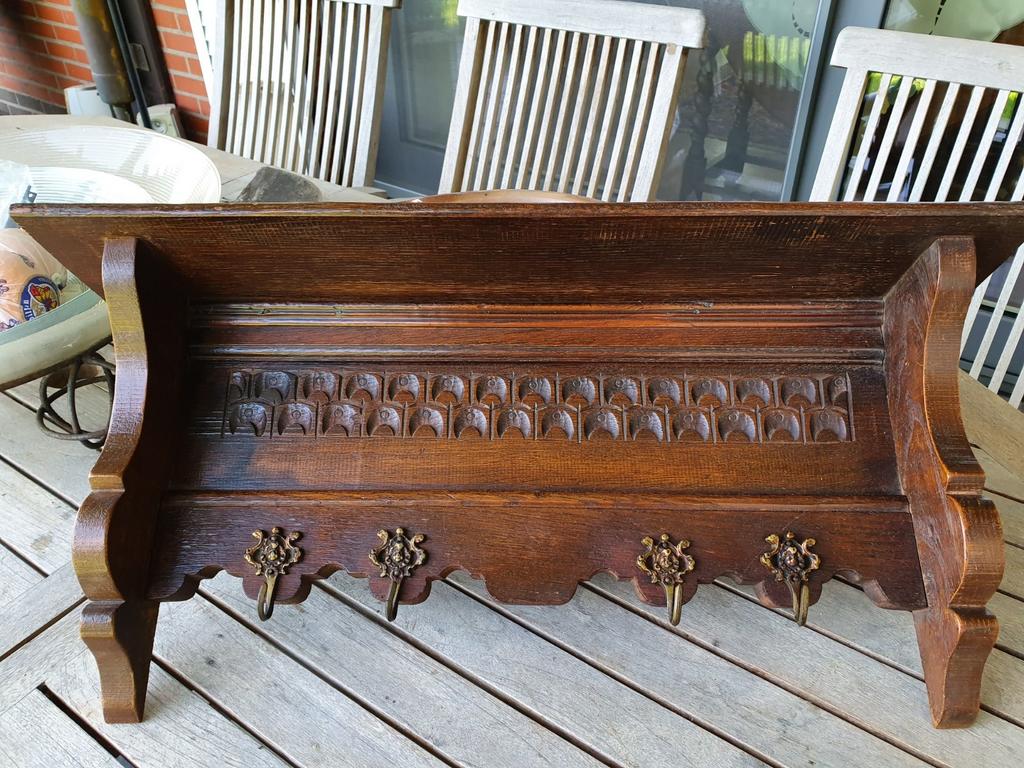 Portemanteau ancien en chêne, Enlèvement
