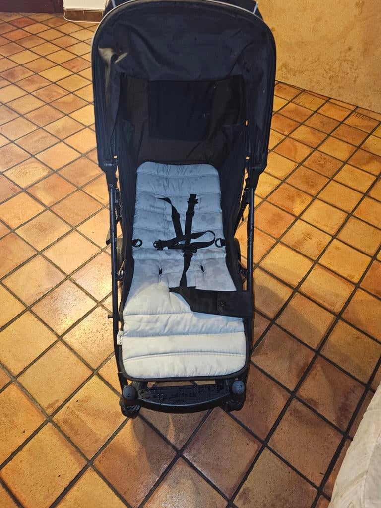 Poussette a vendre maxi + couffin  3 pièces, Poussette