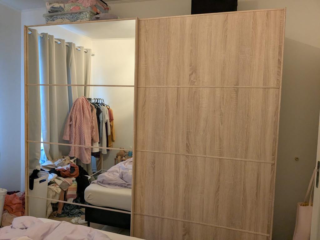 Kleerkast, Huis en Inrichting, Kasten | Kleerkasten, Zo goed als nieuw, 200 cm of meer, 200 cm of meer, 50 tot 75 cm, Met deur(en)