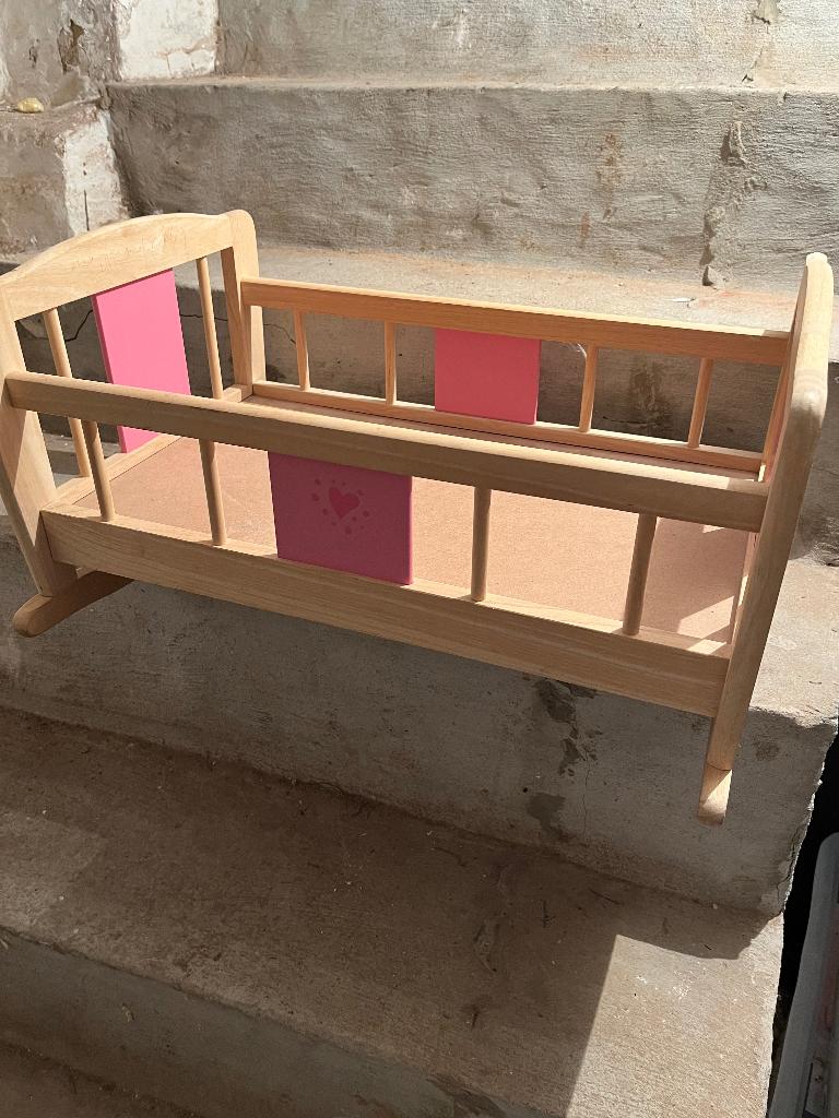 Petit lit de poupée en bois, Enlèvement, Utilisé