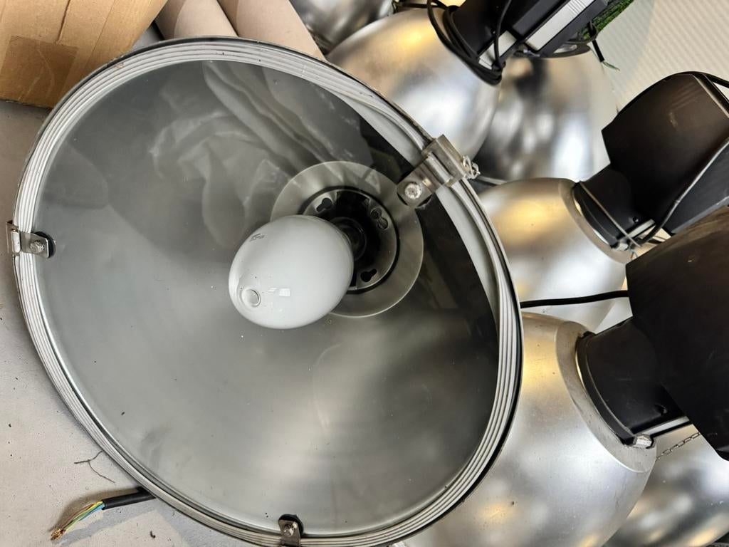 Cloche industrielle avec ampoule neuve offerte, Autres culots, Enlèvement ou Envoi, Comme neuf, 60 watts ou plus