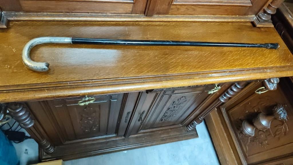 antieke wandelstok met zilveren handvat, Ophalen