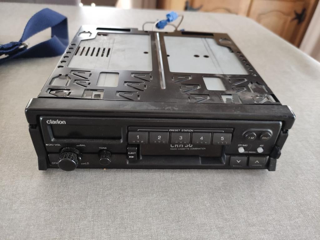 Autoradio cassette CLARION CRH30 avec un étui ., Ophalen, Gebruikt