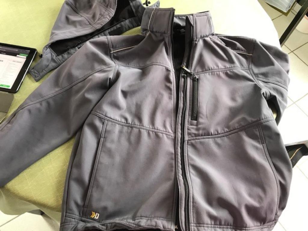 Veste softshell Dassy - vêtements de plein air, Vêtements | Femmes, Vestes | Hiver, Comme neuf, Taille 42/44 (L), Gris, Enlèvement