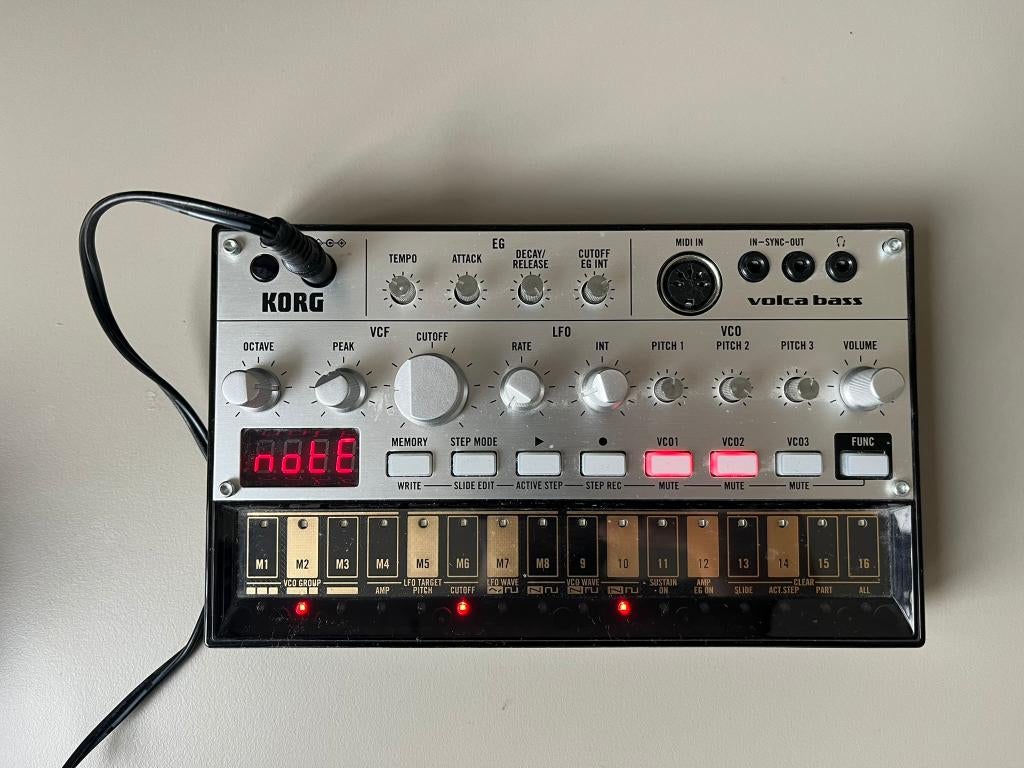 KORG Volca Bass + Original Adapter, Musique & Instruments, Enlèvement ou Envoi, Comme neuf, Korg, Avec connexion MIDI