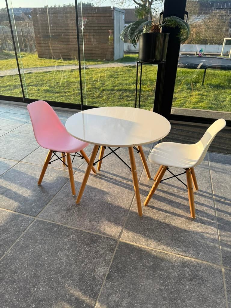 Kleine tafel en 2 stoelen voor kleuters, Ophalen, Gebruikt