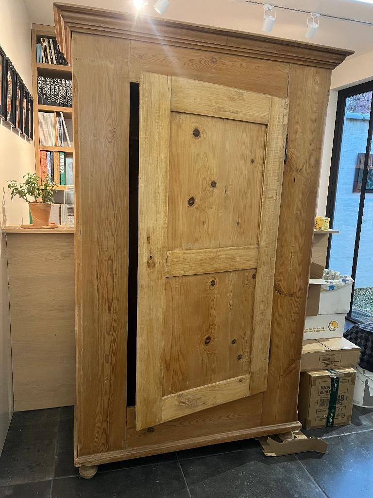 vintage grenen kast (kleerkast, halkast), Huis en Inrichting, Kasten | Kleerkasten, Ophalen, Vintage massief grenen kast, Gebruikt